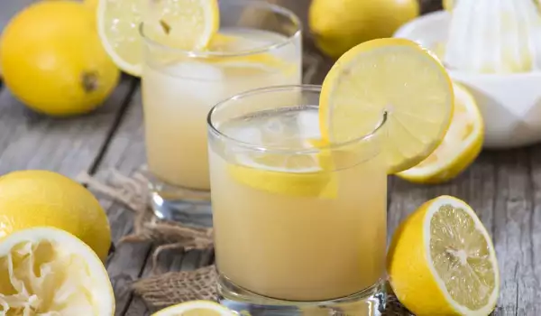 Getränke mit Zitronensaft