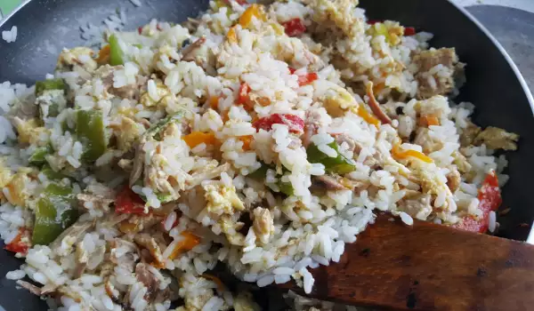 Gebratener Reis mit Eier und Hähnchen
