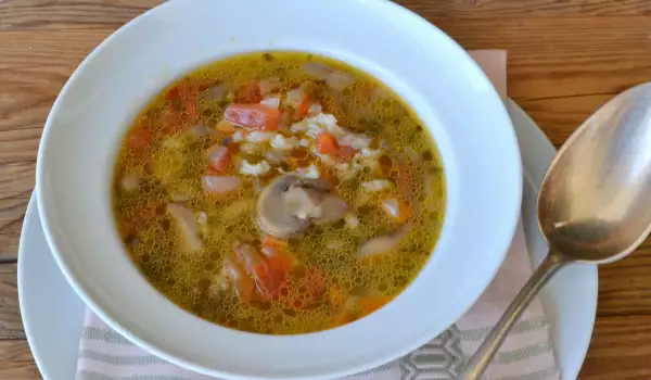 Pilzsuppe mit Reis und Gemüse