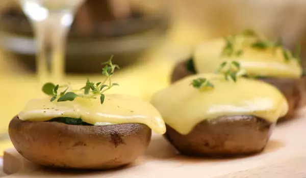 Champignons mit Pinot Gris Wein