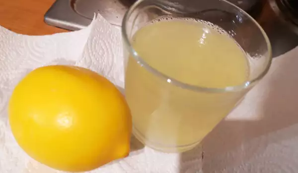 Ingwertee mit Honig und Zitronen