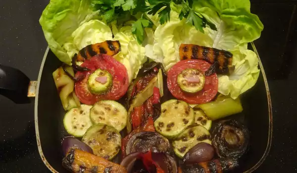 Gegrilltes Gemüse aus der Grillpfanne