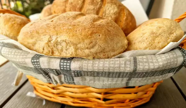 Brötchen aus Roggen- und Weizenmehl