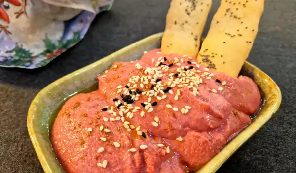 Rote-Bete-Hummus für ihre Party