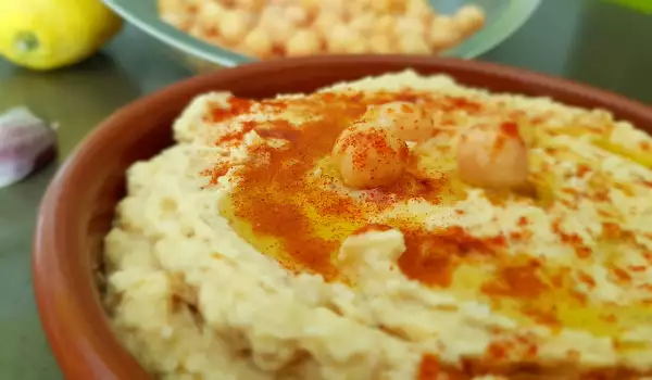 Hummus mit gerösteten Sesamsamen