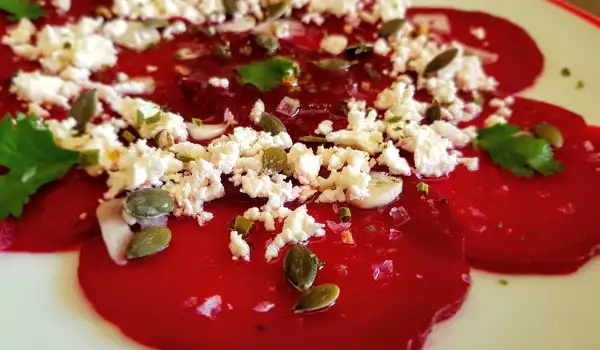 Carpaccio aus Roter Bete und Käse