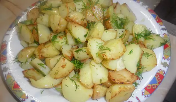 Sautierte Frühkartoffeln mit Knoblauch und Dill