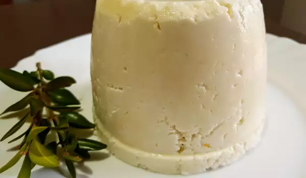 Hausgemachter Käse aus Schafsmilch