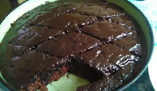 Brauner Kuchen mit Glasur