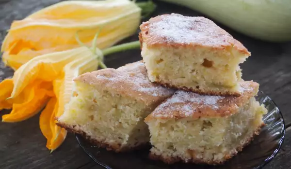 Zucchinikuchen - schnell und saftig