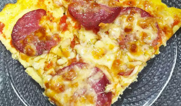 Low Carb Pizza mit Bacon und Käse