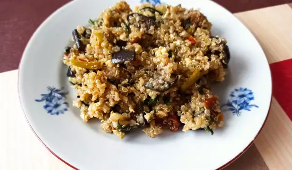 Salat mit Quinoa und geröstetem Gemüse