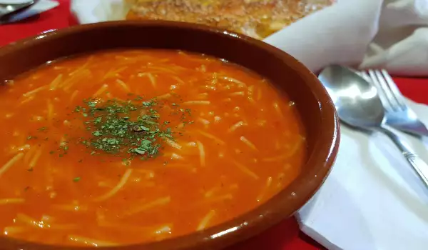 Tomatensuppe mit Suppennudeln