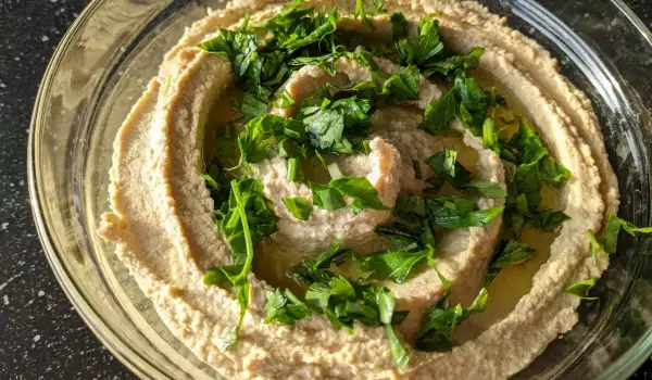 Klassischer Hummus