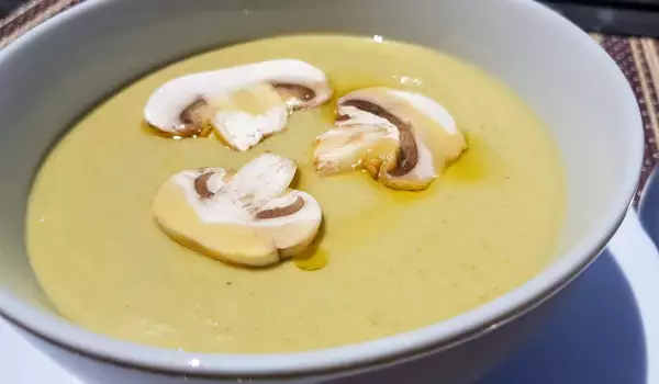Cremesuppe aus Brokkoli und Pilzen