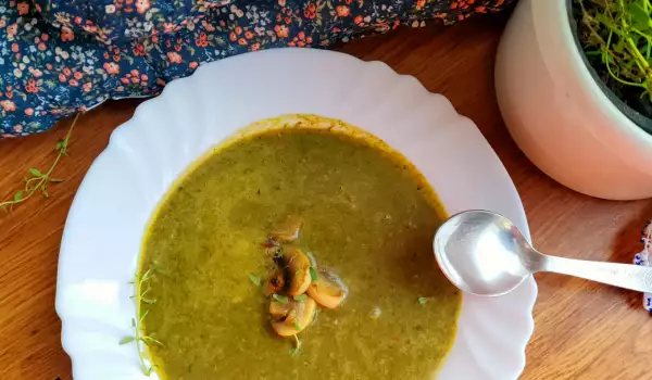 Cremesuppe mit Spinat und Pilzen