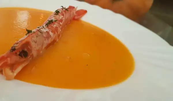 Cremesuppe aus Kürbis mit Garnelen