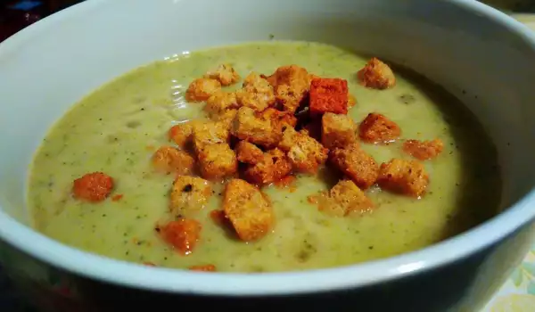 Cremesuppe mit Brokkoli und Kartoffeln