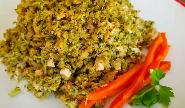 Couscous aus Brokkoli mit Hähnchen