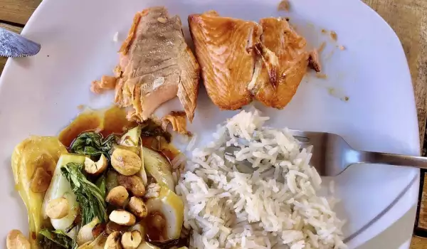 Asia Lachs mit gebratenem Pak Choi