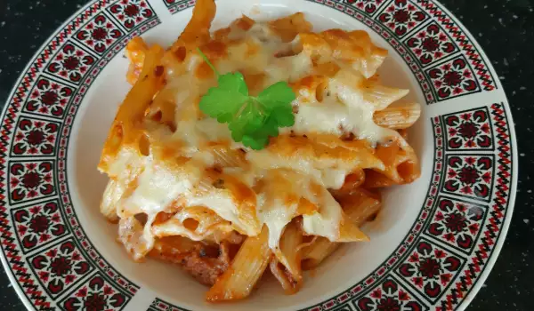 Rigatoni Bolognese im Backofen überbacken