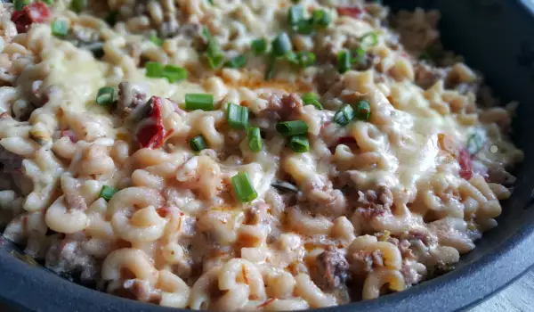 Makkaroni mit Hackfleisch, Tomaten und Sahne