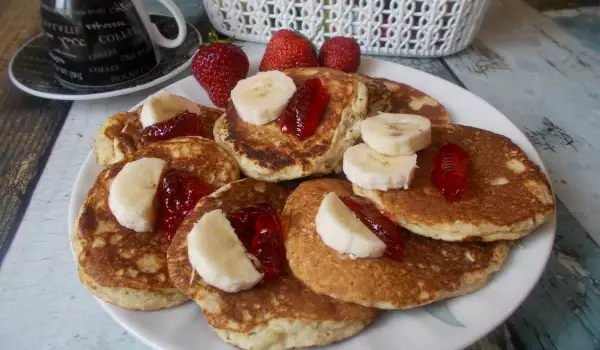 Pfannkuchen mit Kokosmehl und frischer Milch