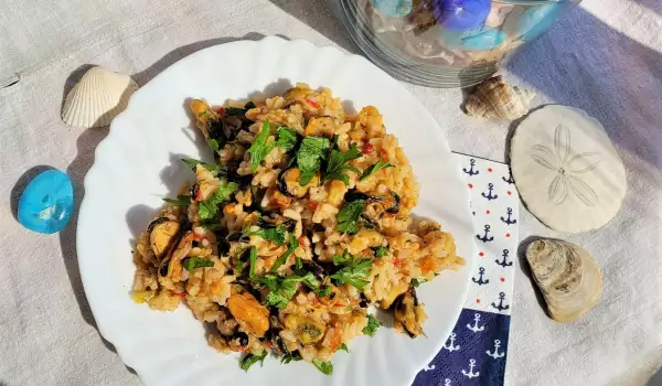Muscheln mit Reis und Paprika