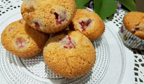 Cupcakes mit Mandelmehl und Erdbeeren