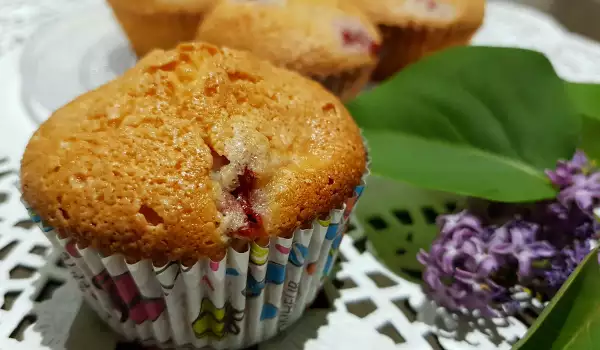 Cupcakes mit Mandelmehl und Erdbeeren