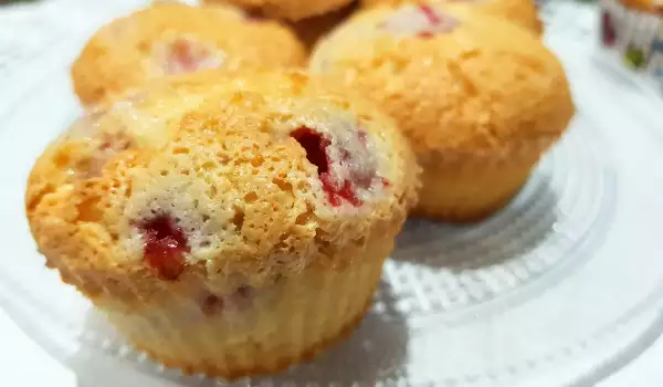 Cupcakes mit Mandelmehl und Erdbeeren