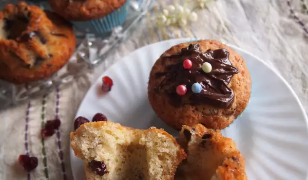 Cupcakes mit getrockneten Preiselbeeren und Schokolade