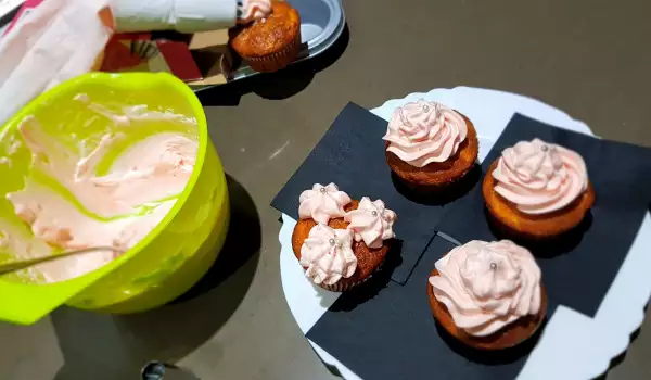 Cupcakes mit Karotten, Quark und Sahne