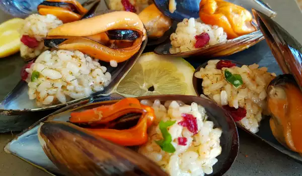 Muscheln mit Reis auf Türkische Art