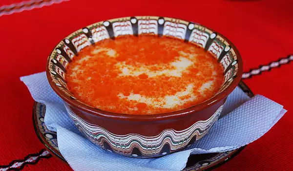 Bulgarische Kuttelsuppe mit frischer Milch