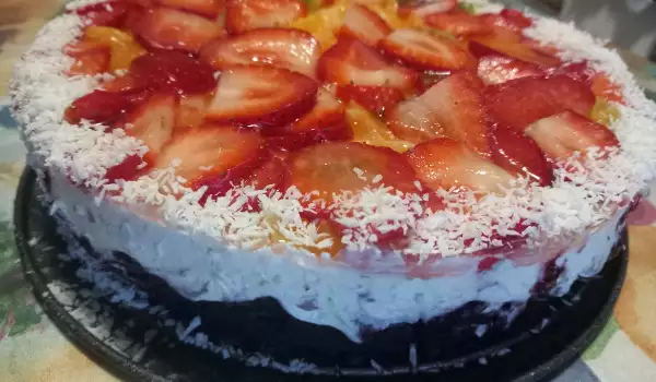 Oreo Cheesecake mit Erdbeeren und Kokosnuss