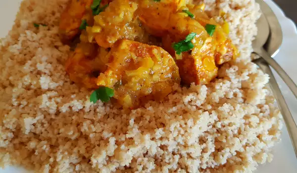 Orientalischer Couscous mit Hähnchen und Zitrone