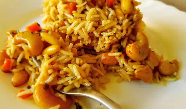 Basmati-Reis mit Cashewnüssen und Pinienkernen