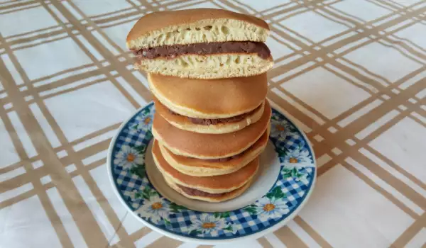 Dorayaki - japanische Pfannkuchen mit roter Bohnenpaste