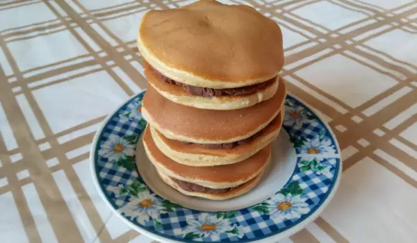Dorayaki - japanische Pfannkuchen mit roter Bohnenpaste
