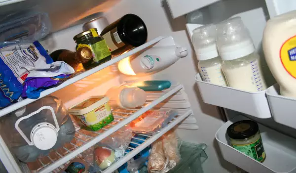 Warum sammelt sich Wasser im Kühlschrank?