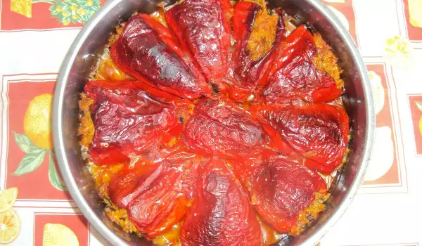 Gefüllte rote Paprika mit Reis