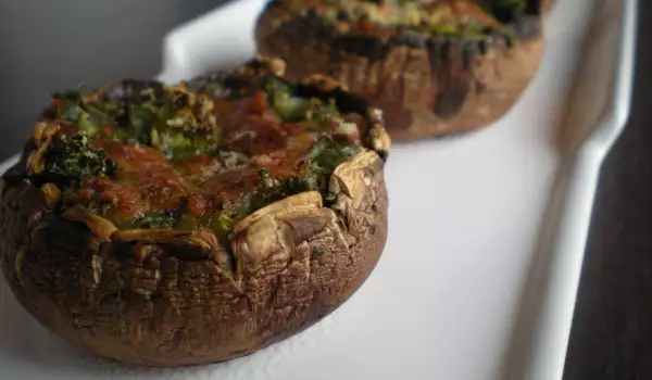 Gefüllte Champignons mit Brokkoli und Mozzarella