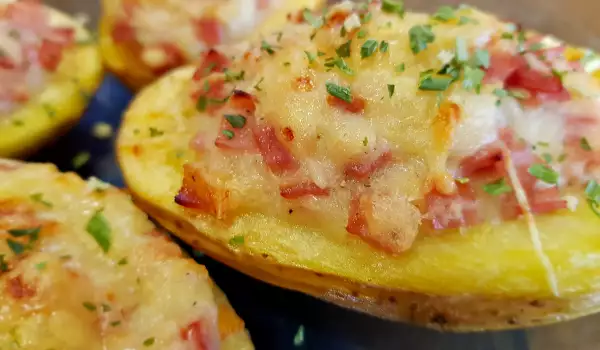 Kartoffeln mit Schinken und Mozzarella im Ofen