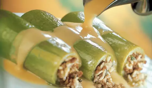 Gefüllte Zucchini