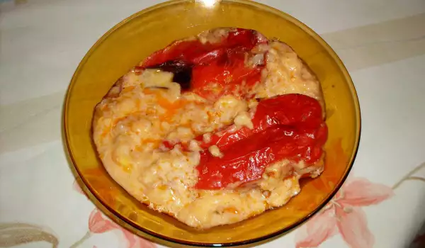 Klassische gefüllte Paprika mit Hackfleisch und Reis