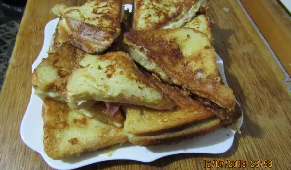 Gebratener Toast mit Bacon