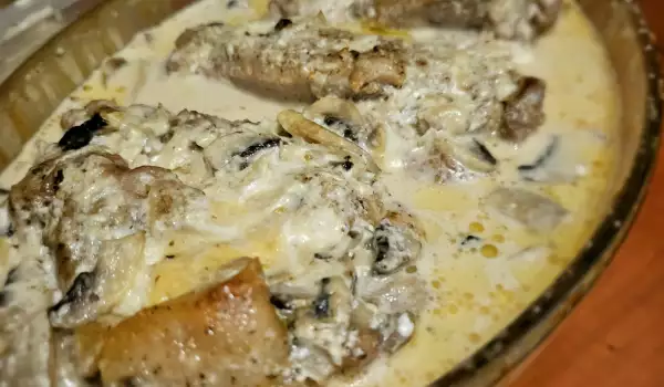 Schweinesteaks mit Pilzen und Schmelzkäse