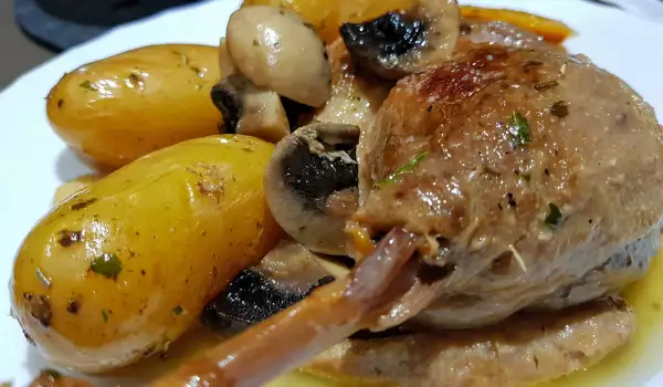 Entenfleisch mit Pilzen und Kartoffeln im Güvec