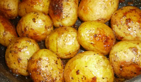 Gebackene neue Kartoffeln mit Sojasoße